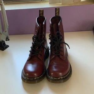 Burgundy red 8-hole 1460 classic Dr. Martens